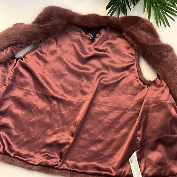 Forever 21 pink open front faux fur vest size medium - Picture 6 of 11